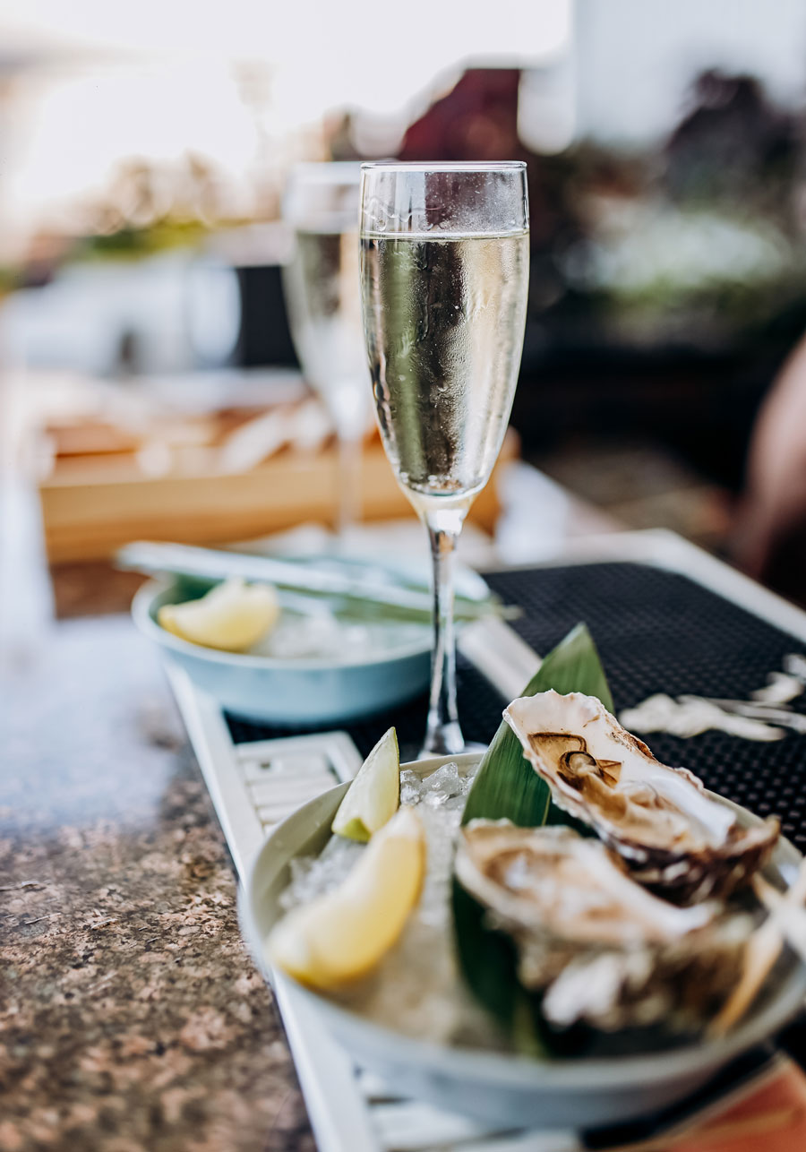 oysters with glass of cocktail