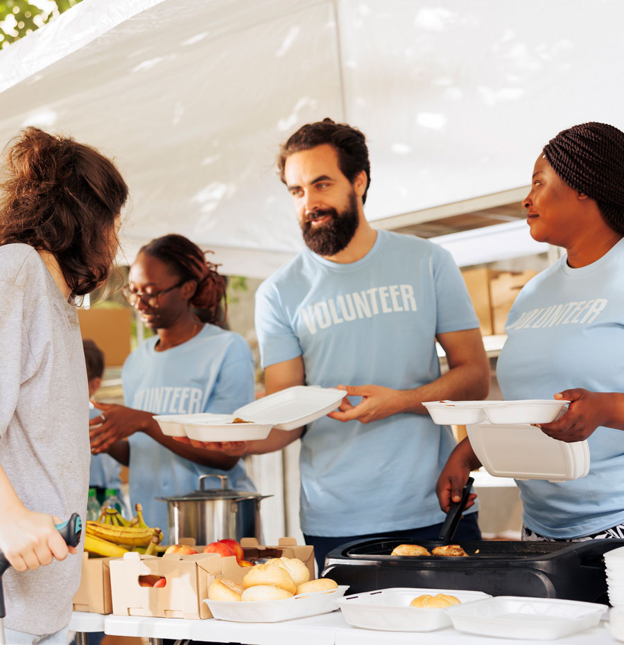 volunteer distribute food in the food bank